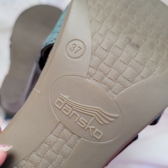 Dansko Dominque heels cross buckle strap sandals - Picture 9 of 16